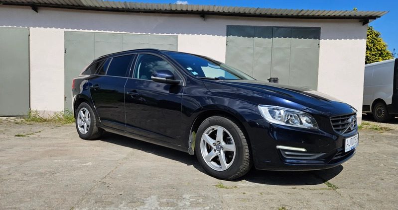 Volvo V60 cena 56000 przebieg: 192000, rok produkcji 2017 z Garwolin małe 326